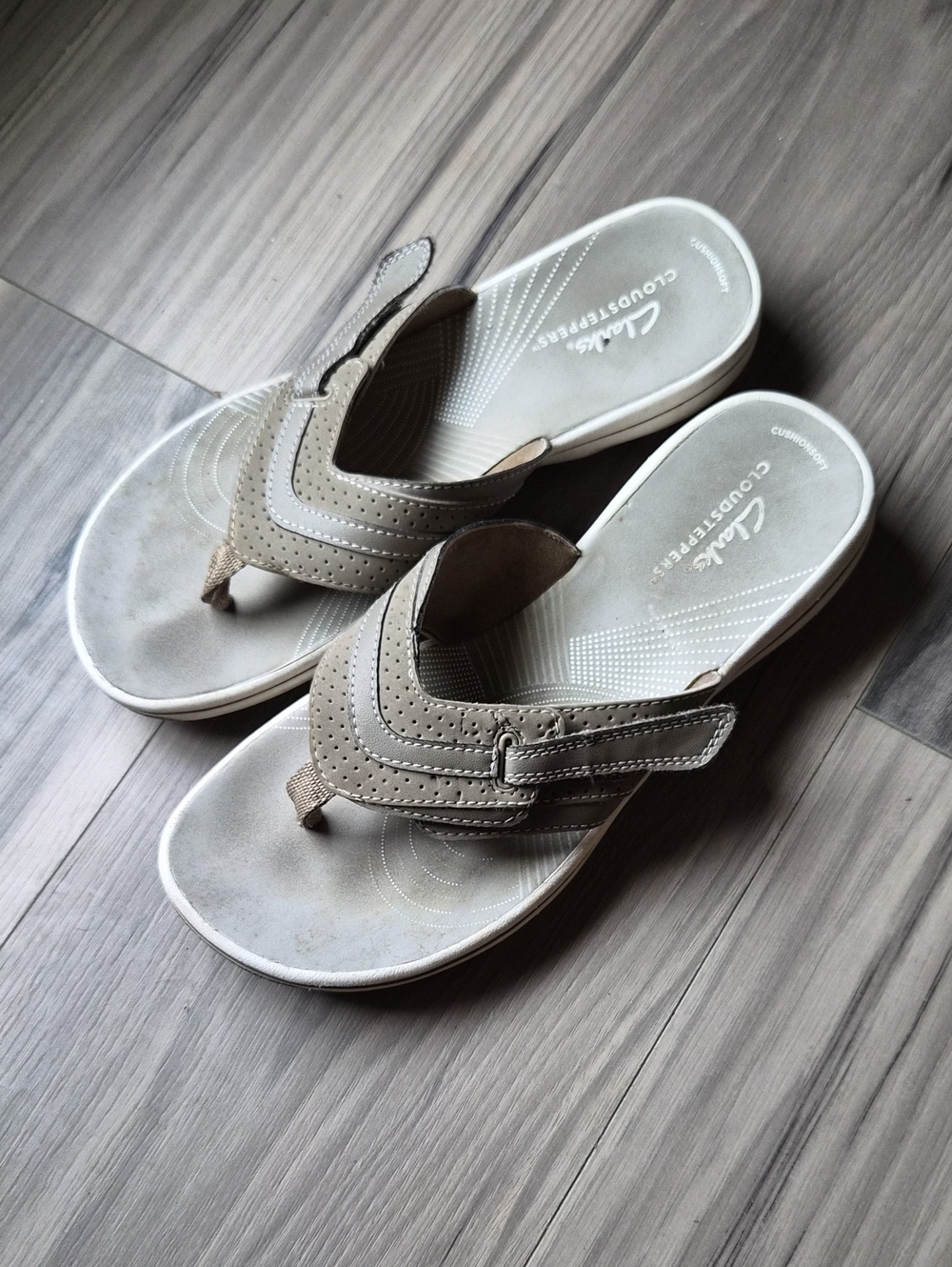 Clarks Cloudsteppers Women's Gray Thong Sandals 7